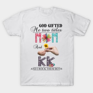 Vintage God Gifted Me Two Titles Mom And Kk Wildflower Hands Flower Happy Mothers Day T-Shirt